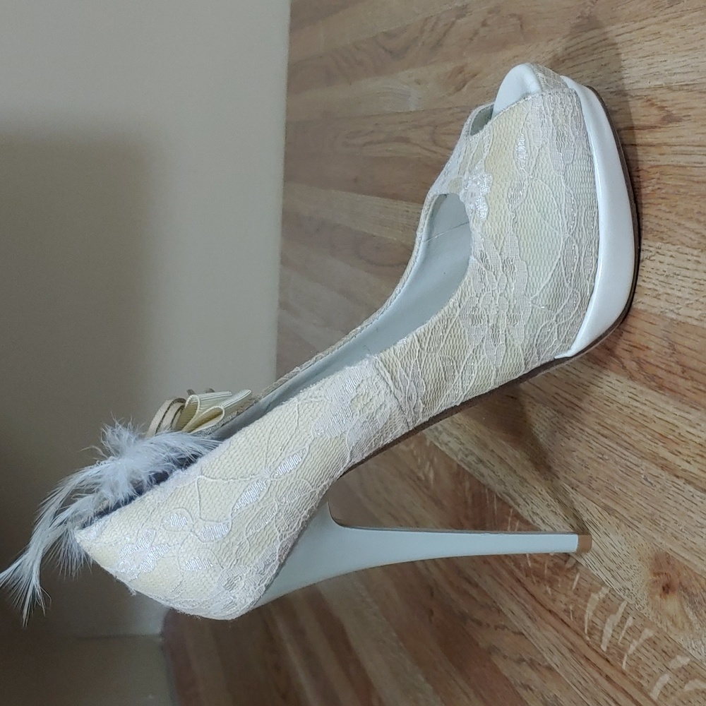 2 Lips Too Vintage Lace & Charm Heels 5.5 - Picture 8 of 15